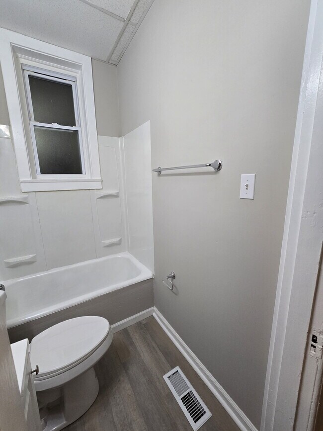 Building Photo - Newly Available 1BR Apartment in South City!