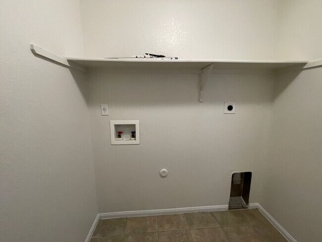 Building Photo - 6600 Taree Loop