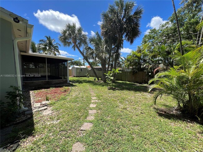 Building Photo - 3350 SW 16th Ct