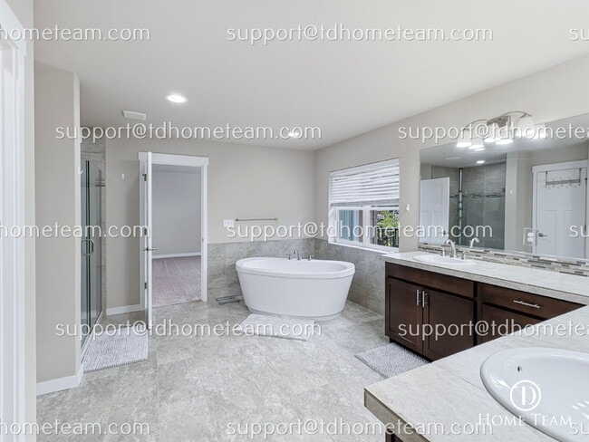 Building Photo - "Spacious 4-Bedroom Auburn Retreat with Scenic Views, Gleaming Hardwood Floors, and 3.5 Baths!"