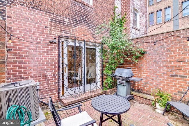 Building Photo - 115 S Bonsall St