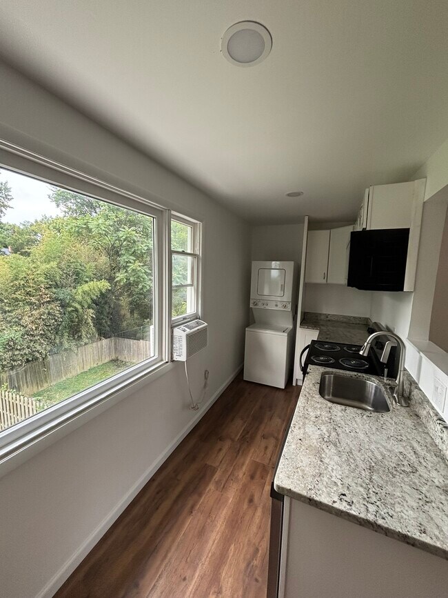 Building Photo - 437 Schwartz Ave