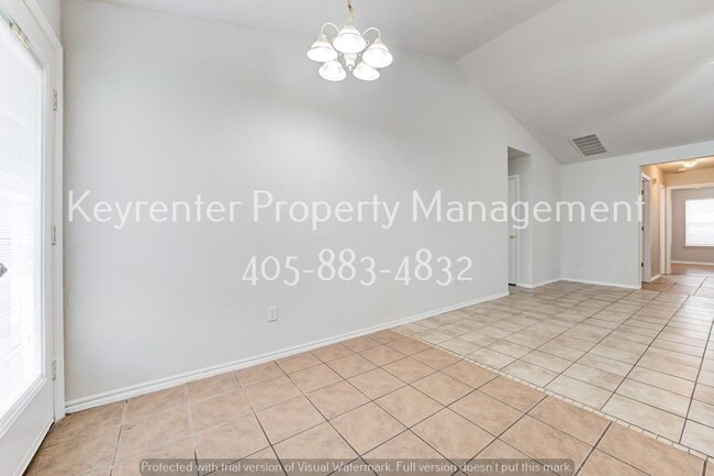 Building Photo - Cute 3BD/2BTH Duplex in Central East Norman!