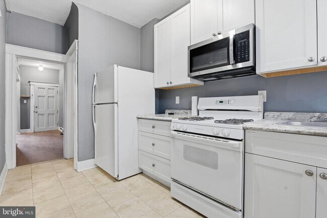 Building Photo - 5 S Wickham Rd