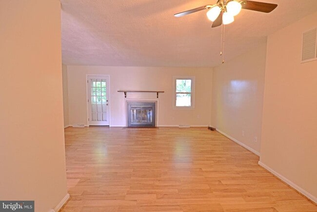 Building Photo - 22426 Greenview Ct