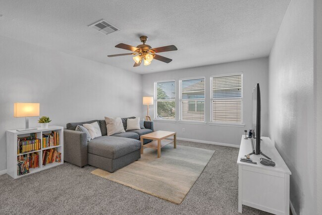 Building Photo - 6427 Addlestone Ridge Ln