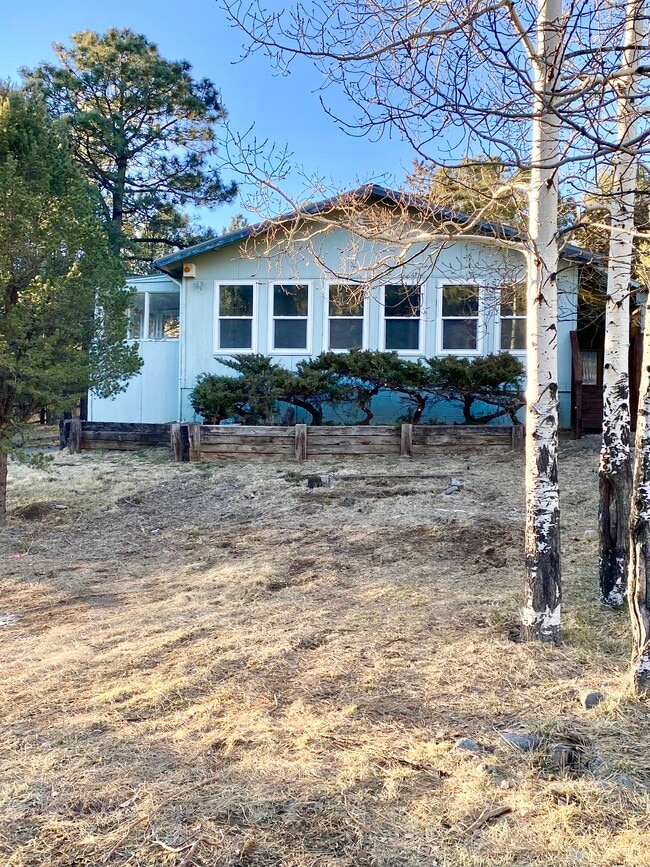 Building Photo - 405 Mary Dr