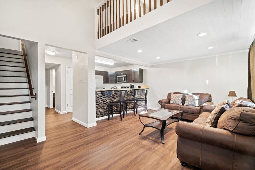 Building Photo - 5218 Beach Dr