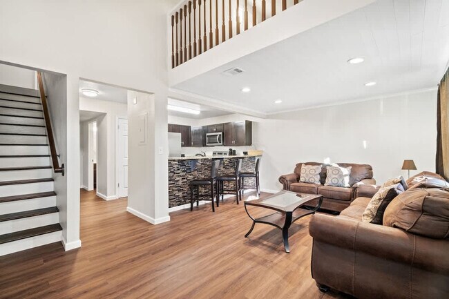 Primary Photo - 5218 Beach Dr