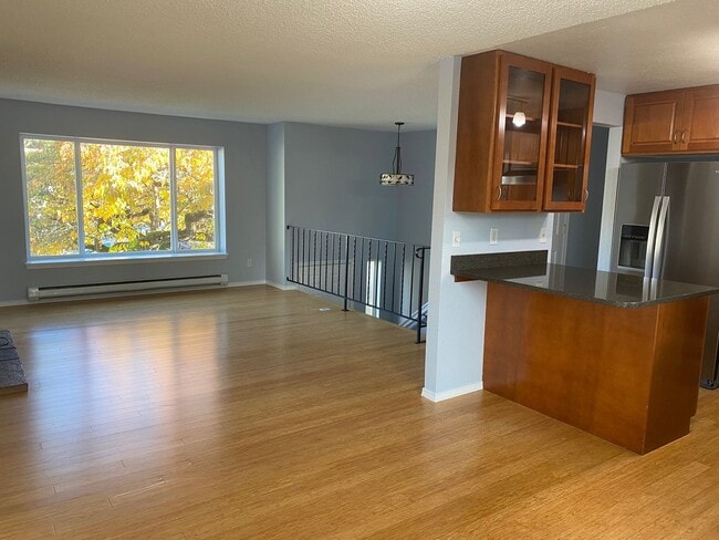 Building Photo - 4bd/1.75ba Carnation House