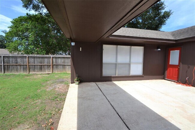 Building Photo - 15927 Tumbling Rapids Dr
