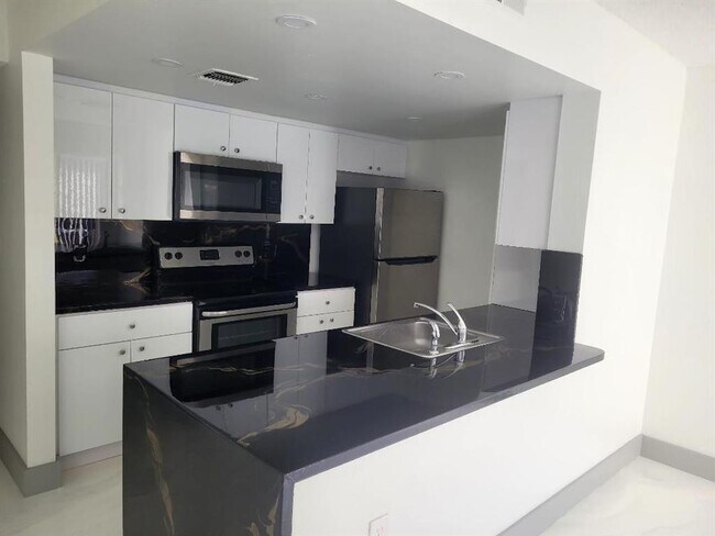 Building Photo - 3208 Coral Lake Ln