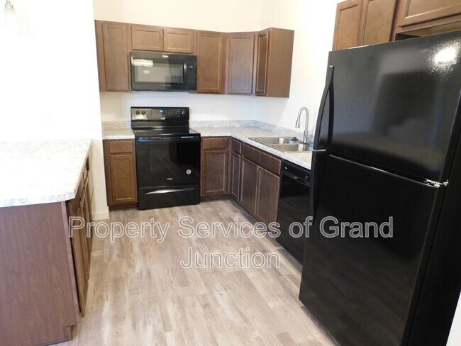 Building Photo - 662 Brookwillow Dr