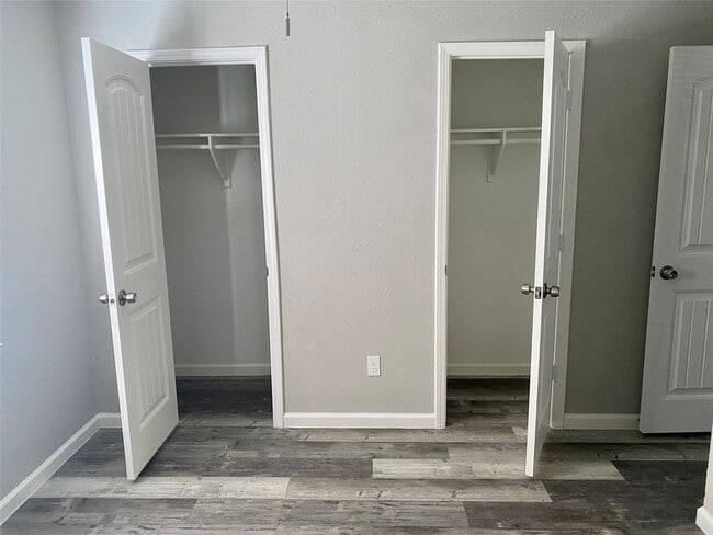 Building Photo - 5300 Jason Dr