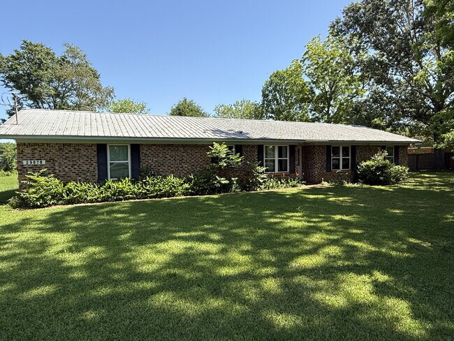 Building Photo - Nice home located in Daphne