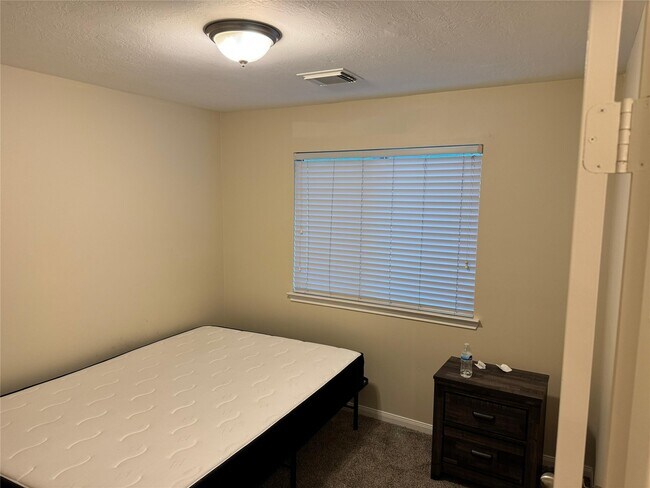 Building Photo - 835 Dracena Ct