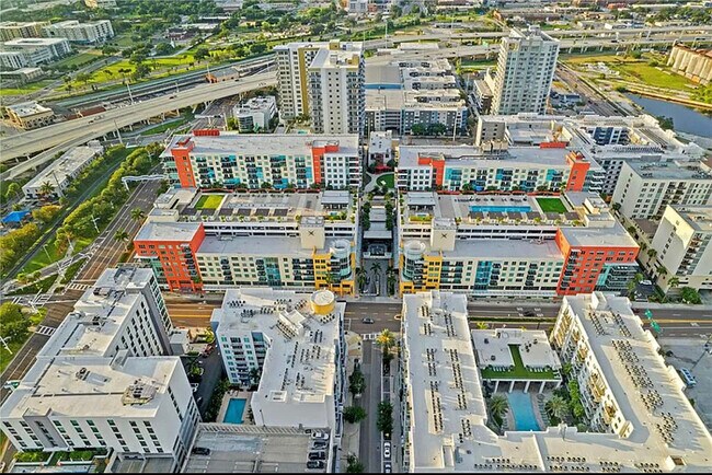 Building Photo - 1208 E Kennedy Blvd