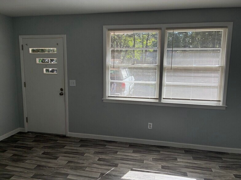 Building Photo - 1728 E Avalon Cir
