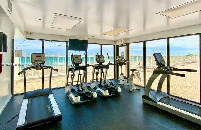 Building Photo - 3505 S Ocean Dr