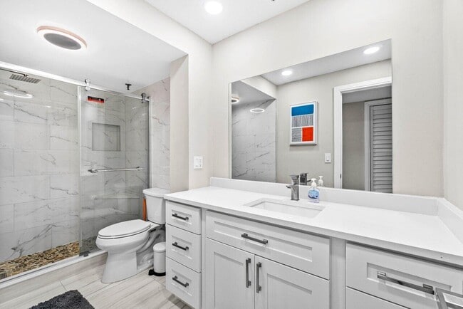 Building Photo - 899 Jeffery St