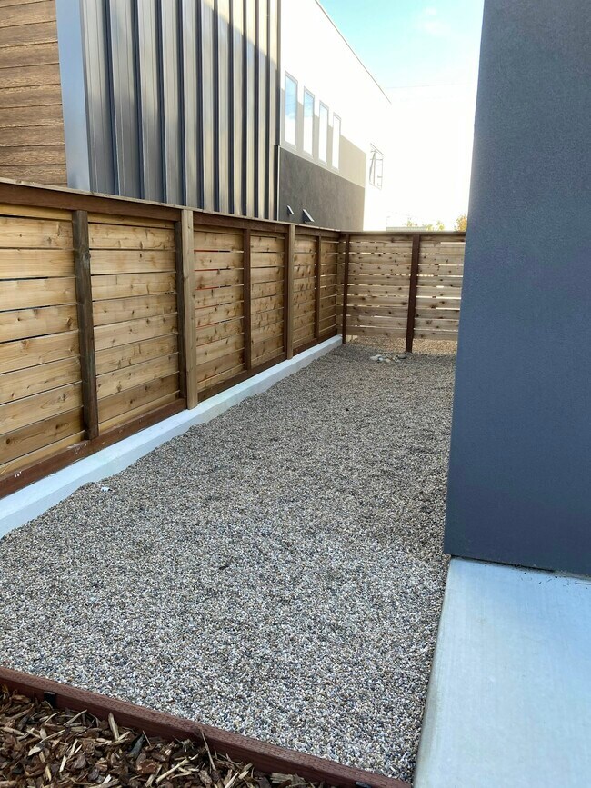 Building Photo - 691 Stoneridge Drive, Unit ADU