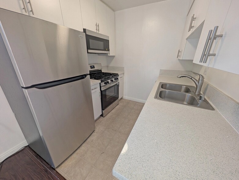 Building Photo - 4402 Mammoth Ave