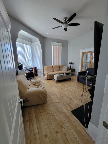 Building Photo - 277 C Ave