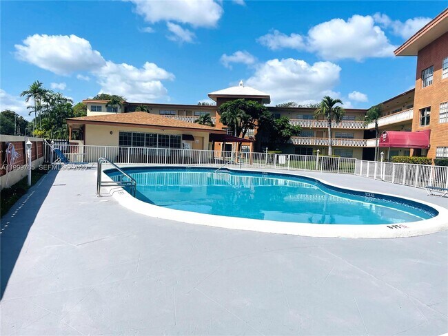 Building Photo - 11840 NE 19th Dr