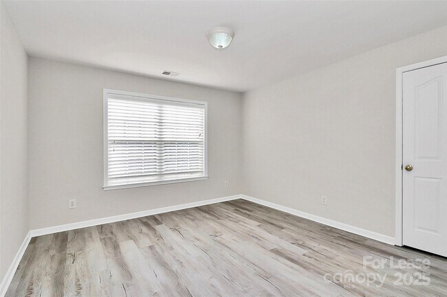 Building Photo - 2108 Oakcliffe Ct