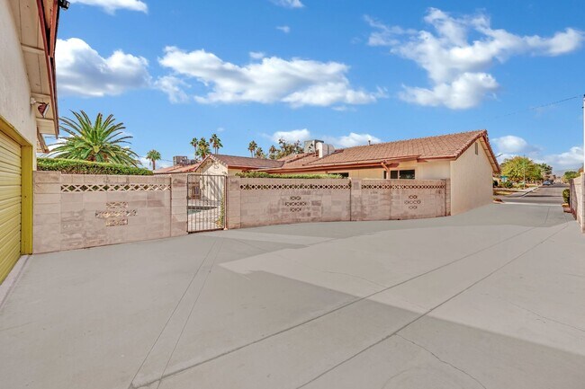 Building Photo - Mid-Century Modern Gem in Historic McNeil ...