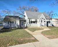 Building Photo - Great Location!