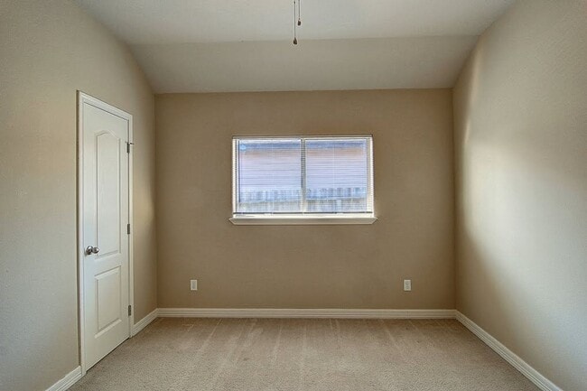 Building Photo - 6824 Fox Tail Dr