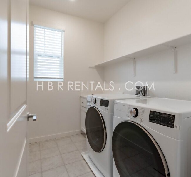 Building Photo - Charming 4-Bed, 3-Bath Home in Lathrop’s T...