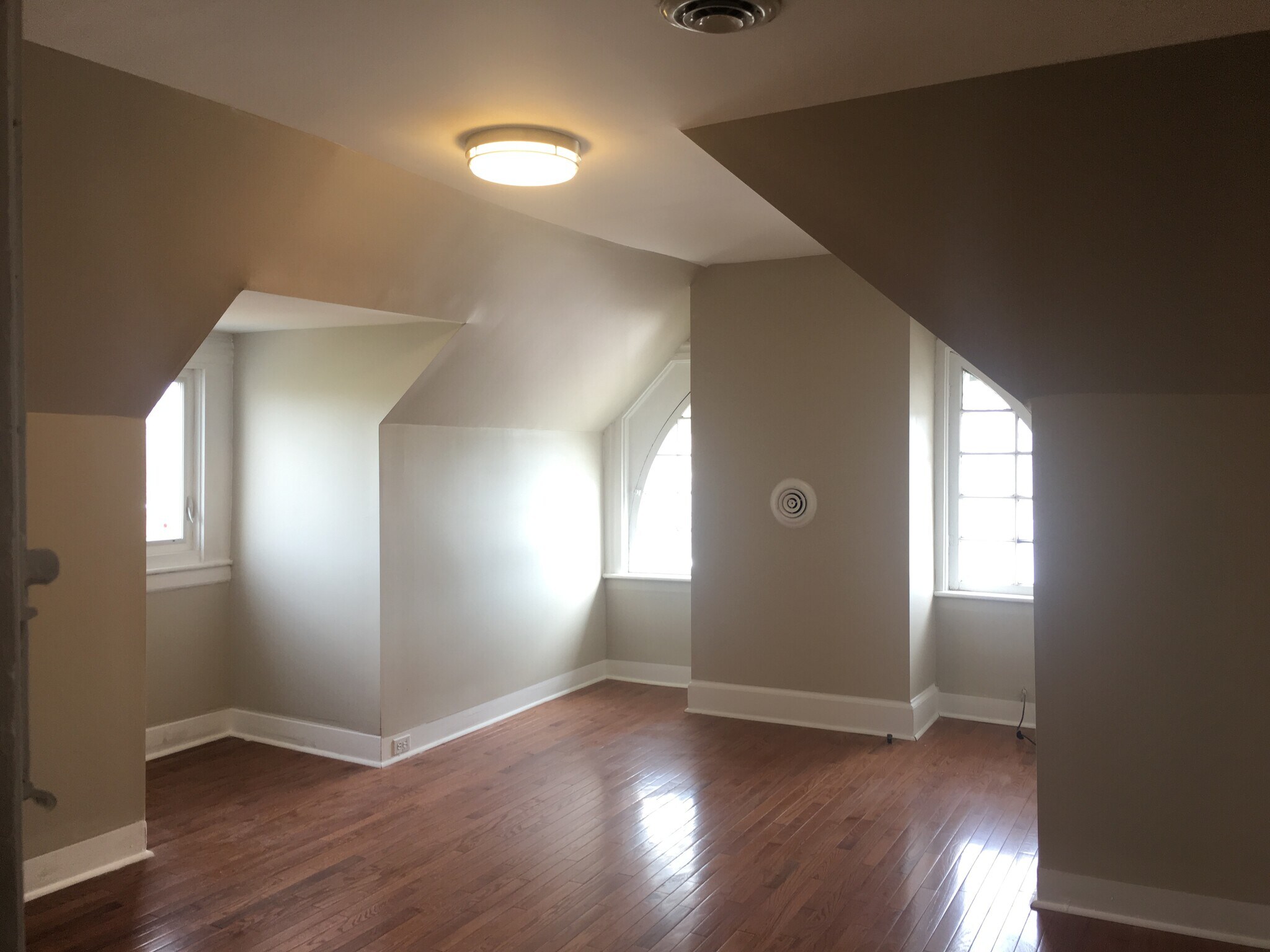 Building Photo - 165 Morewood Ave