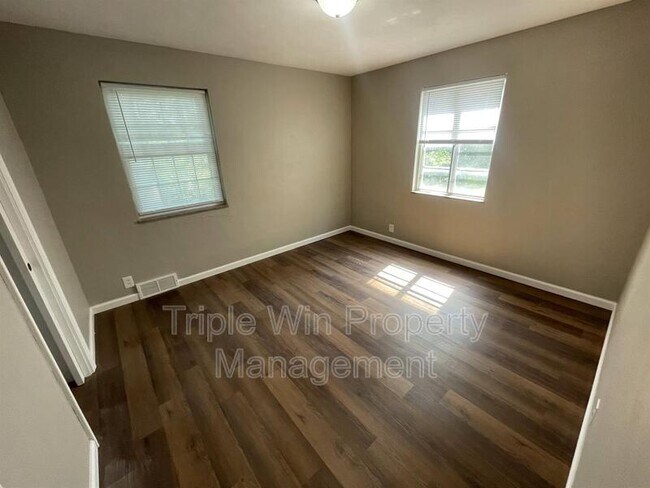 Building Photo - 7117 Forest Hill Dr