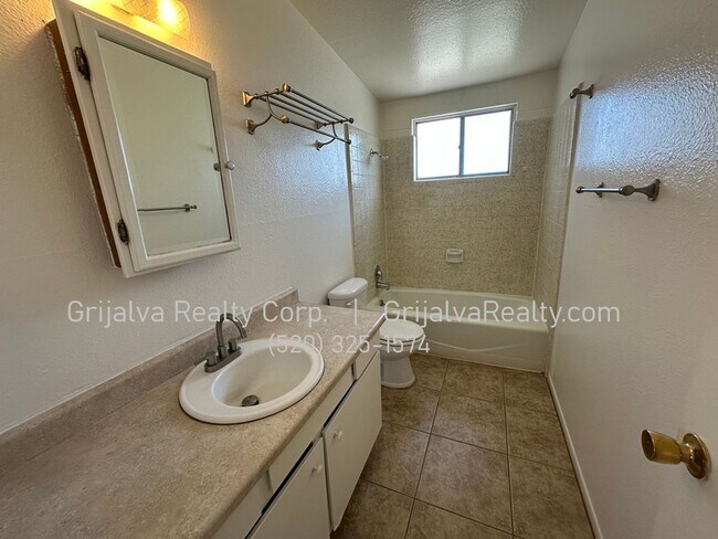 Building Photo - 320 W Whitestone Pl