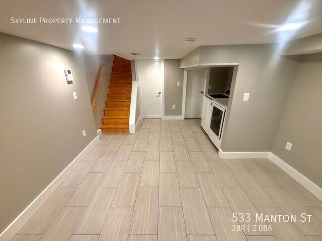 Building Photo - 533 Manton St