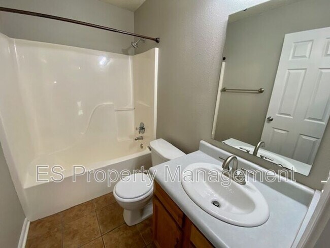 Building Photo - 15382 Ten Point Dr