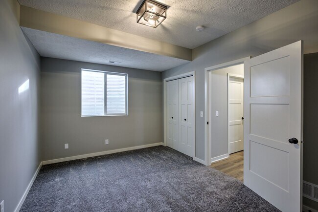 Building Photo - 409B Park Avenue