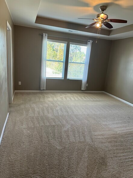 Building Photo - 1842 Swan Dr