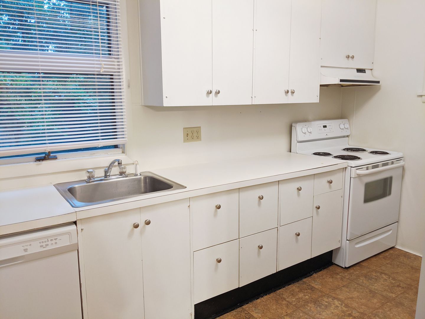 Building Photo - 214 S Hillsdale Ct