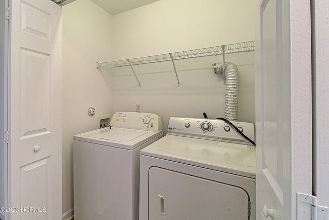 Building Photo - 517 Amberjack Drive