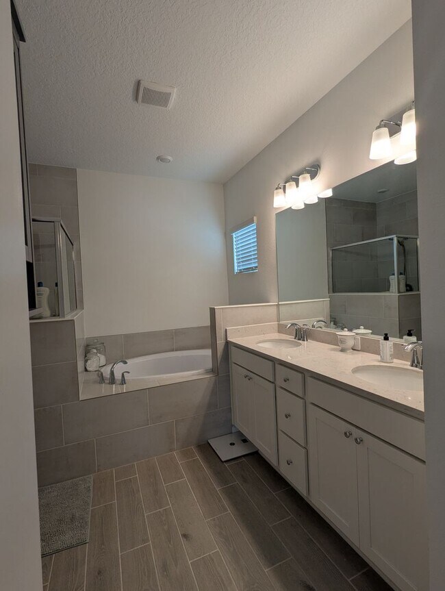 Building Photo - Beautiful newer-construction 4-bedroom, 3-bath home located in Trailhead Landing