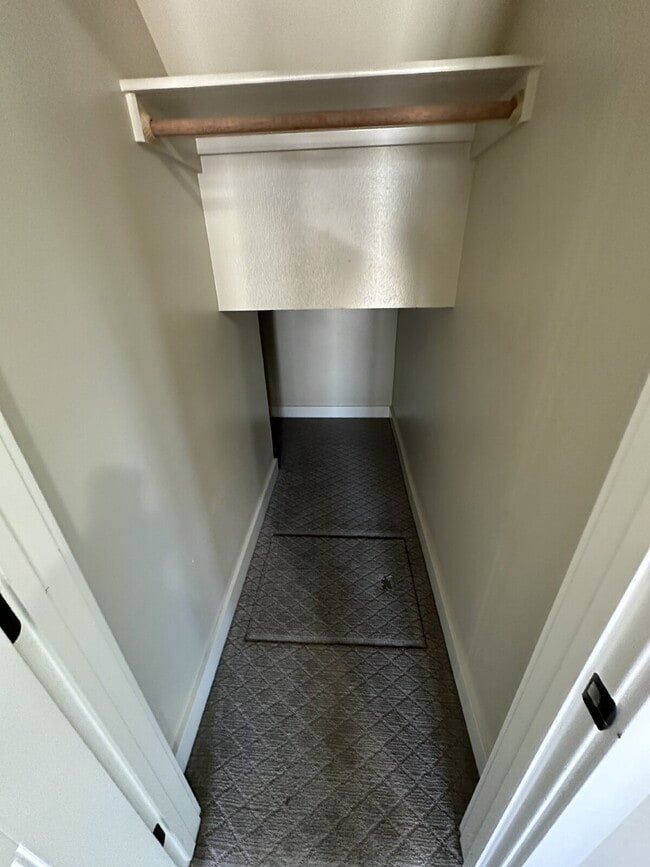 Building Photo - "Charming 4-Bed Home with Granite Accents & Hardwood Elegance in Meridian!"