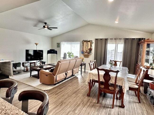 Building Photo - Beautiful 4 Bedroom/3 Bathroom Home