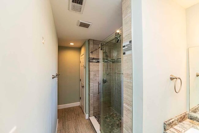 Building Photo - 443 Beverly Dr