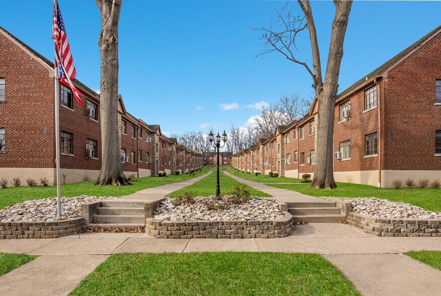 Hyde Park Commons Apartments 4211 Allendorf Dr Cincinnati OH 45209