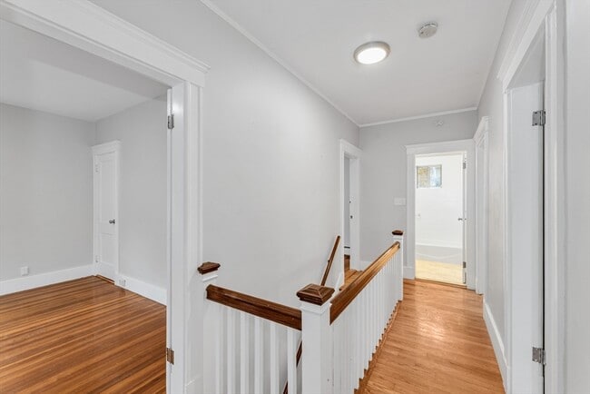 Building Photo - 204 Maple St