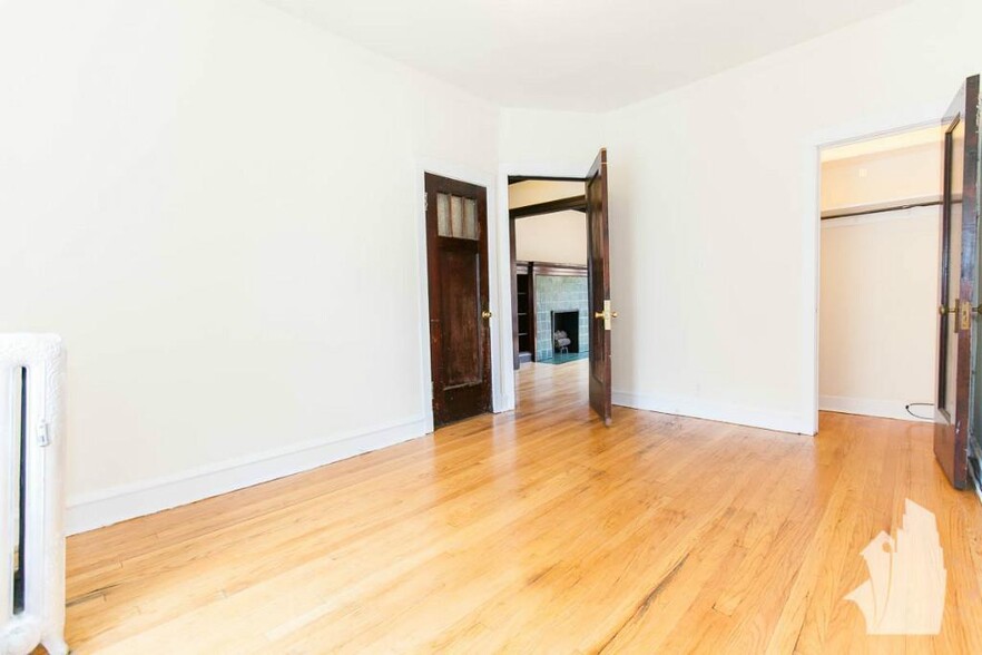 Building Photo - 2444 N Sawyer Ave