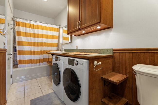 Building Photo - The Sinclaire House - Solarium Apartment
